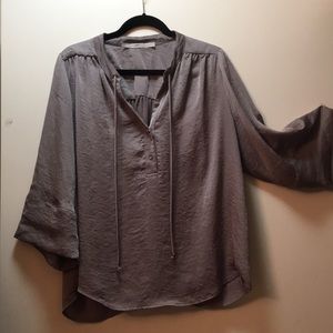 Gibson vneck with roll-up sleeves